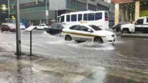 Onda tropical 30 dejó daños en Caracas
