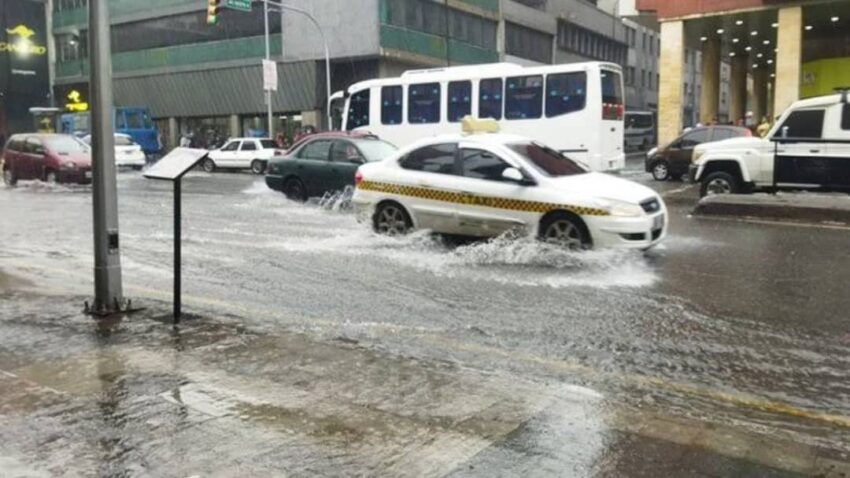 Onda tropical 30 dejó daños en Caracas