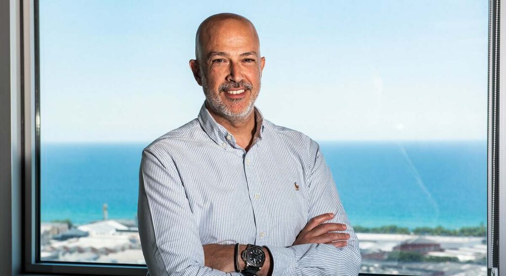 Óscar Santos (Audax): "Si el regulador noruego ve lo mismo que nosotros en términos de competencia, las dos ofertas por Elmera están muy equilibradas"