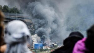PIAMONTE | NO TAV | Al menos 60 policías heridos en una protesta contra una línea de alta velocidad en el norte de Italia | elperiodico.com