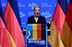 POLÍTICA ALEMANA | El partido ultra Alternativa para Alemania (AfD) se lanza a la «conquista del este» en medio de protestas | elperiodico.com