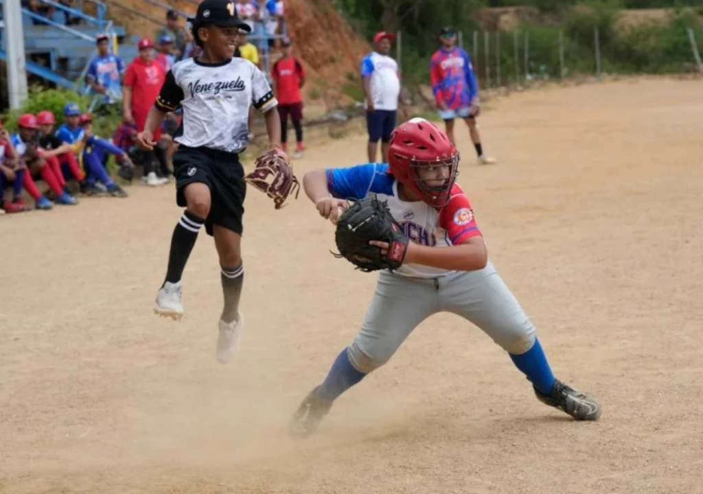 Perdió su casa, su entrenador, sus compañeros de béisbol, pero no su sueño de llegar a las Grandes Lígas:Yeferson Seijas