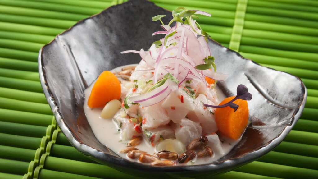 Perú da una lección a España: para hacer ceviche, se tiene que marinar el pescado justo en el momento de servir y con estos ingredientes