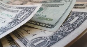 Precio del dólar del 2 de julio roza los 640 bolívares