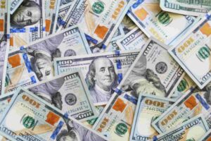 Precio oficial del dólar supera los 700 bolívares en medio de crisis por terremotos – Efecto Cocuyo