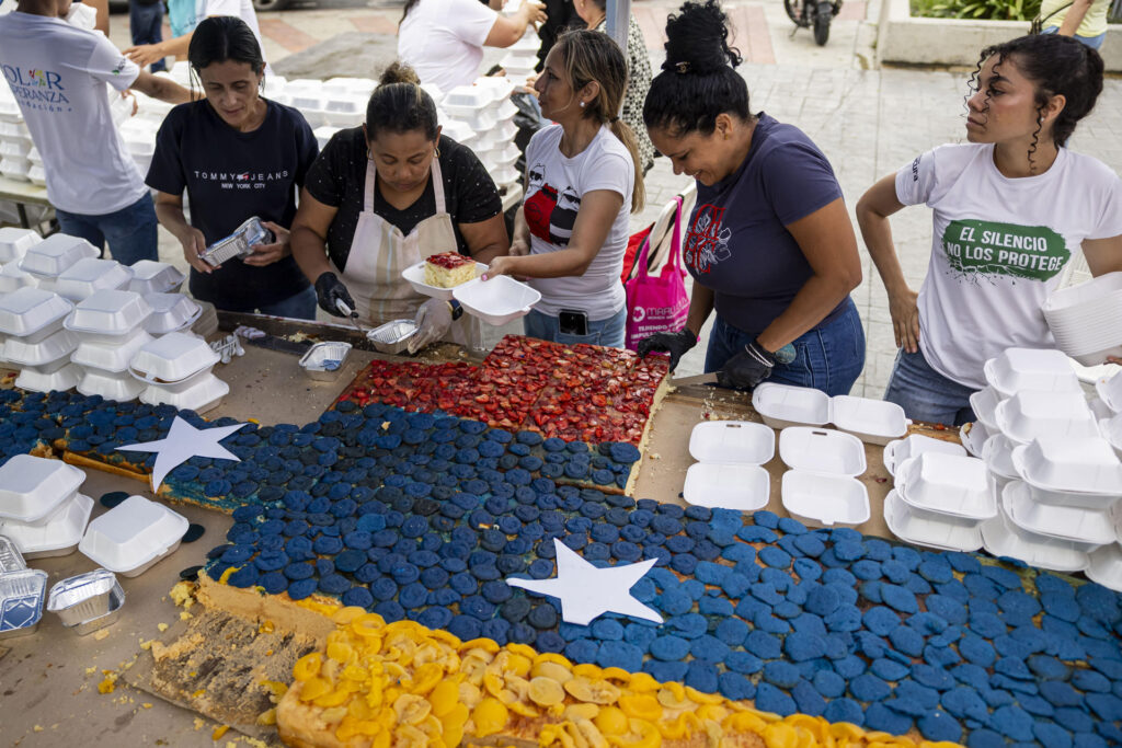 Prepararon la torta más grande de Venezuela para los niños de La Guaira y Caracas tras los terremotos