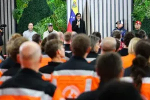 Presidenta (E) Delcy Rodríguez condecoró a rescatistas de Italia y Suiza por su labor tras doble terremoto en Venezuela –