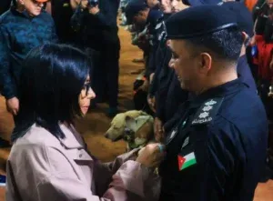 Presidenta (E) Delcy Rodríguez condecoró a rescatistas internacionales por sus labores tras el doble terremoto en Venezuela