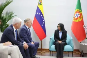 Presidenta (E) Delcy Rodríguez evalúa agenda de cooperación con autoridades de Portugal ante contingencia por el doble terremoto
