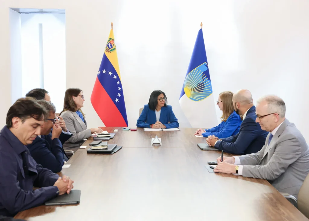Presidenta (E) Delcy Rodríguez se reunió con directivos del Banco Interamericano de Desarrollo para acordar hoja de ruta multilateral
