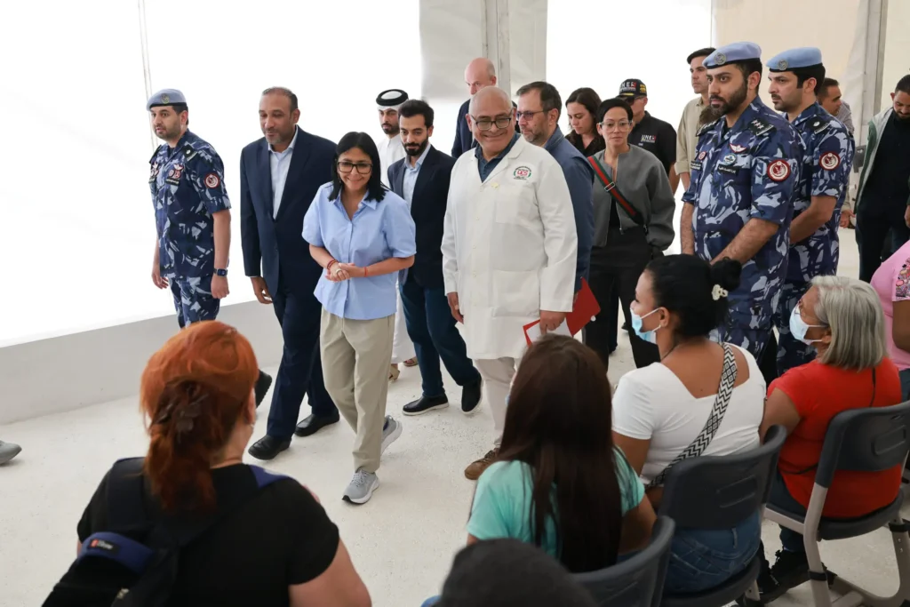 Presidenta (E) Delcy Rodríguez visitó el hospital móvil instalado por Qatar