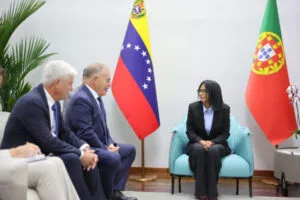 Presidenta (e) evalúa agenda de cooperación con autoridades de Portugal