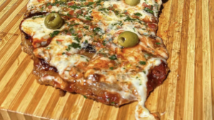 Qué es matambre a la pizza, un clásico argentino que puedes hacer en casa y triunfar con los amigos este verano