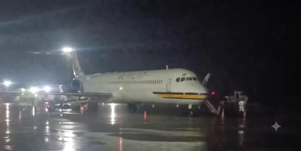 Rayo impacta una aeronave en el aeropuerto de Valencia