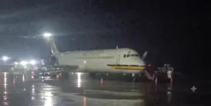 Rayo impacta una aeronave en el aeropuerto de Valencia