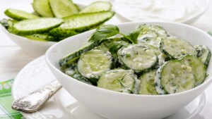 Recetas para aprovechar el pepino, una de las verduras más hidratantes y menos calóricas que debe estar en nuestra nevera este verano