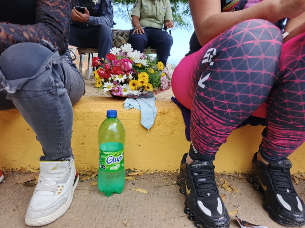 Restricción policial en cementerio de La Guaira impide paso de familias