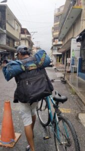 Retorna a Venezuela en medio de la emergencia por el terremoto