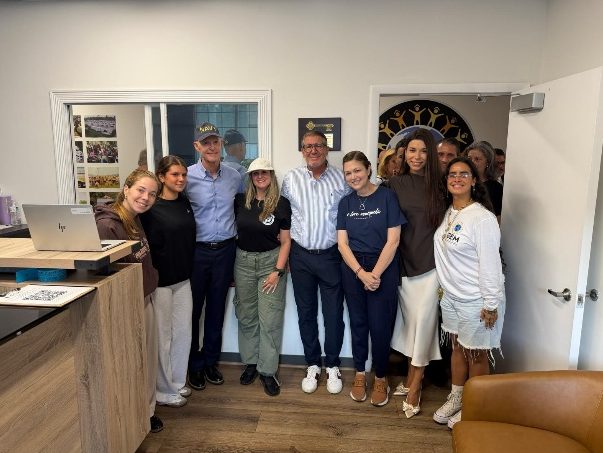 Rick Scott visitó instalación de GEM en Miami tras el esfuerzo de ayuda humanitaria para Venezuela