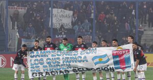 Sigue la locura tras el Mundial: un autobús de argentinos aficionados de Tigre es atacado a balazos