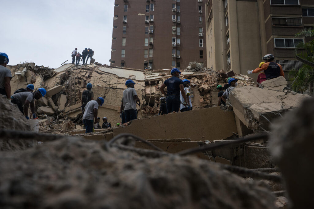 Sobreviviente del terremoto en Caracas tras perder a su padre: "Bajé al infierno y Dios me rescató de allí"