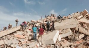 Suben a 3.685 los fallecidos por terremotos en el país
