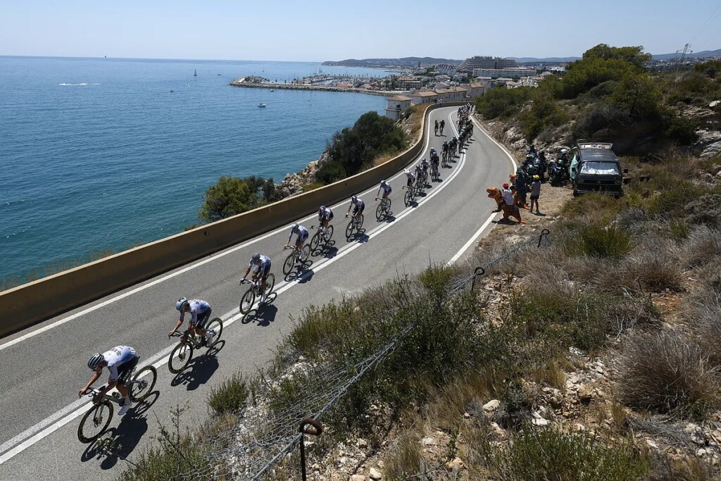 Tour de Francia: La tercera etapa del Tour, sin público en territorio francés: "Un incendio excepcional, medidas excepcionales"