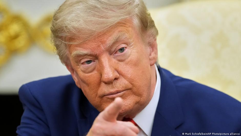 Trump amenaza atacar puentes y centrales eléctricas en Irán