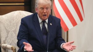 Trump amenaza con «arrasar» Irán si lo asesinan