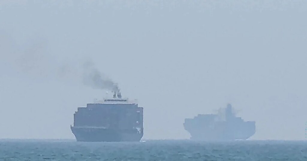 Trump asegura que Estados Unidos controlará el estrecho de Ormuz y recibirá «una compensación por ello»