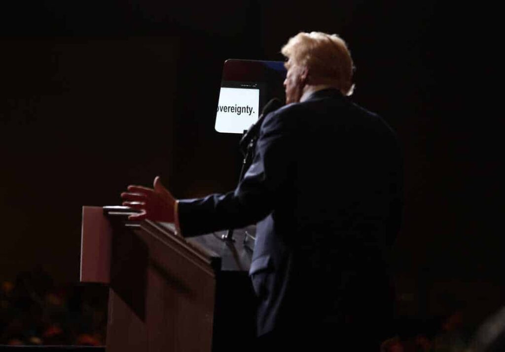 Trump despide a su operador de teleprompter por apostar con sus discursos – Efecto Cocuyo