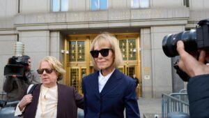 Trump paga cinco millones a la escritora Jean Carroll tras ser condenado por abuso sexual y difamación | elperiodico.com