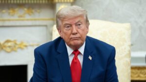 Trump reconstruye su guerra comercial: impone nuevos aranceles de entre el 10% y 12% a 60 países | elperiodico.com