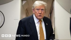 Trump restablece el bloqueo a los puertos iraníes e impone un recargo del 20% a la carga que transita por el estrecho Ormuz