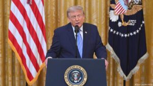 Trump vuelve a sembrar dudas sobre el sistema electoral