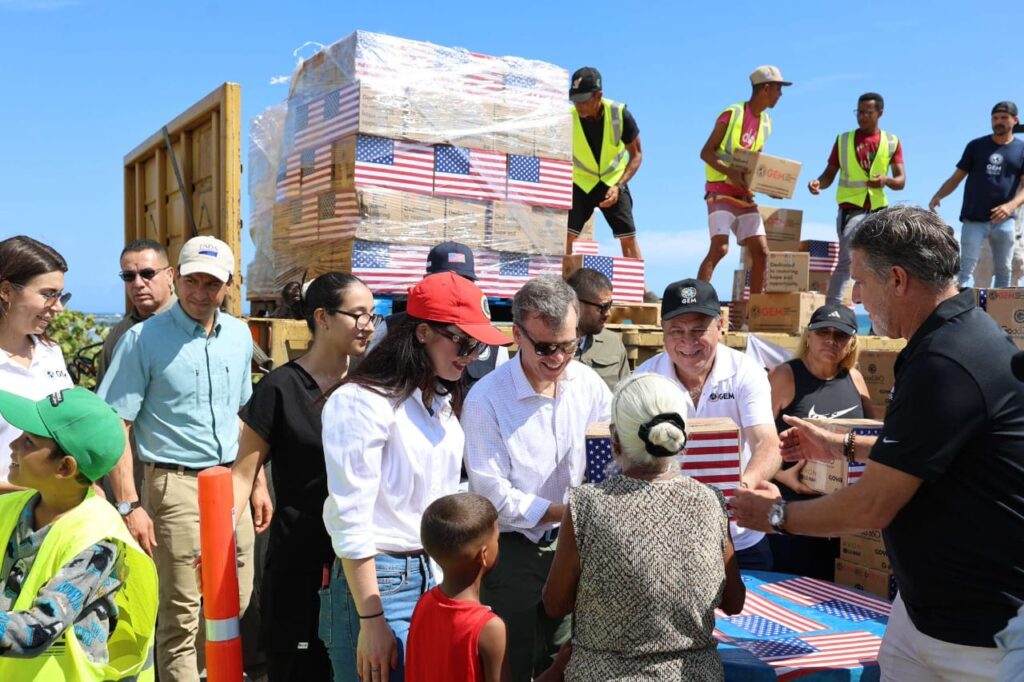 El tutelaje, la ayuda humanitaria y el control de daños de Trump: la mirada de politólogos a dos semanas de terremotos