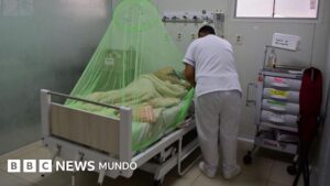 «Tuvimos que sortear cadenillas de oro para pagar la atención médica de mi hija»: cómo el sistema de salud en Paraguay lleva a los pacientes a endeudarse