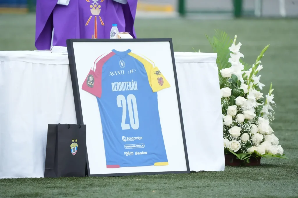 UCV FC retira el dorsal 20 en homenaje a Yimvert Berroterán, víctima de los terremotos en La Guaira