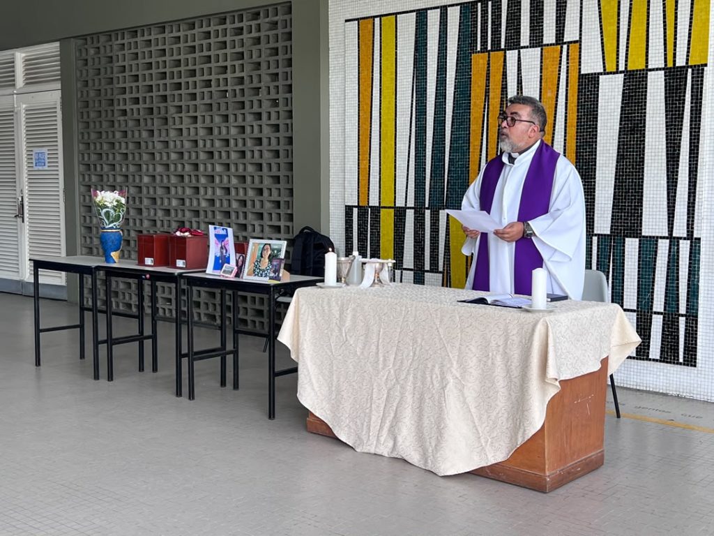 UCV realizó misa en memoria de sus estudiantes y profesores fallecidos por el doble terremoto: «Seguirán vivos en nuestros corazones» (+Fotos)