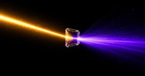 Un cristal consigue lo que parecía imposible: transforma la luz del Sol en radiación ultravioleta y podría revolucionar la fotónica