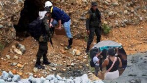 Un socavón colapsó en Santander de Quilichao, en el norte del Cauca, donde un minero murió y otro quedó crítico: ‘Tranquilo, ya está fuera, compañero’