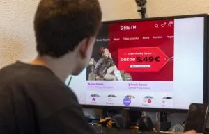 Una tasa de 3 euros: la receta de la UE para frenar la avalancha de paquetes del comercio ‘online’ | elperiodico.com