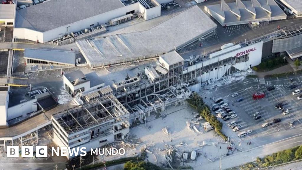 Varias personas quedan atrapadas en un centro comercial tras un terremoto de magnitud 7.1 en Japón