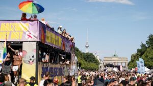 Varios heridos en Berlín por un atropello múltiple en la fiesta del Día del Orgullo LGTBI | elperiodico.com