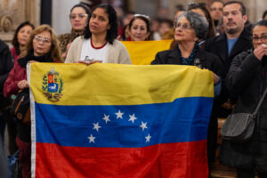 Venezolanos en Chile participaron en una misa por las víctimas de doblete sísmico – AlbertoNews