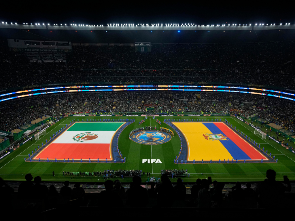 Venezuela recibe homenaje en el Estadio Azteca
