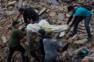 Venezuela vive horas decisivas en la búsqueda de sobrevivientes tras los terremotos