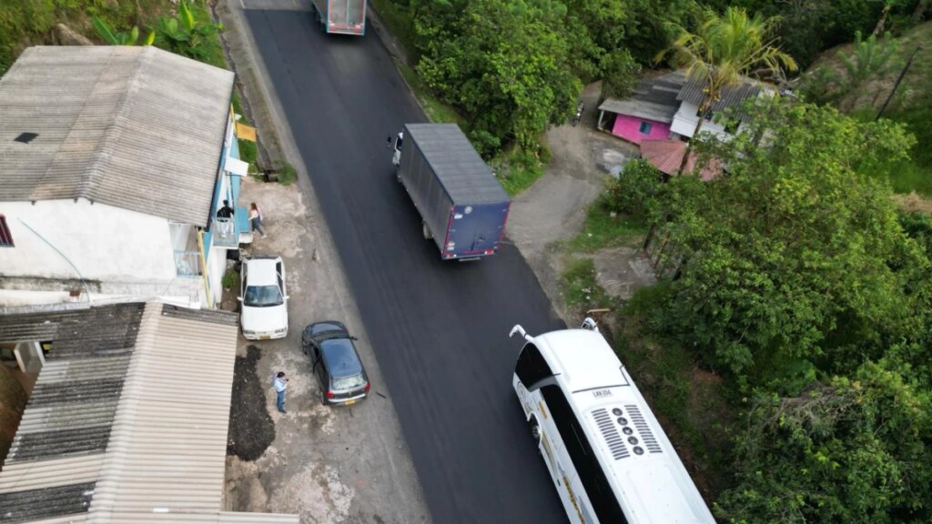 Vía Medellín-Bogotá recibe millonaria inversión tras fuertes críticas por su deterioro
