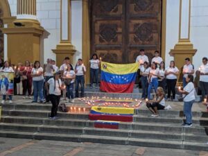 Vigilia en frontera por las víctimas del terremoto