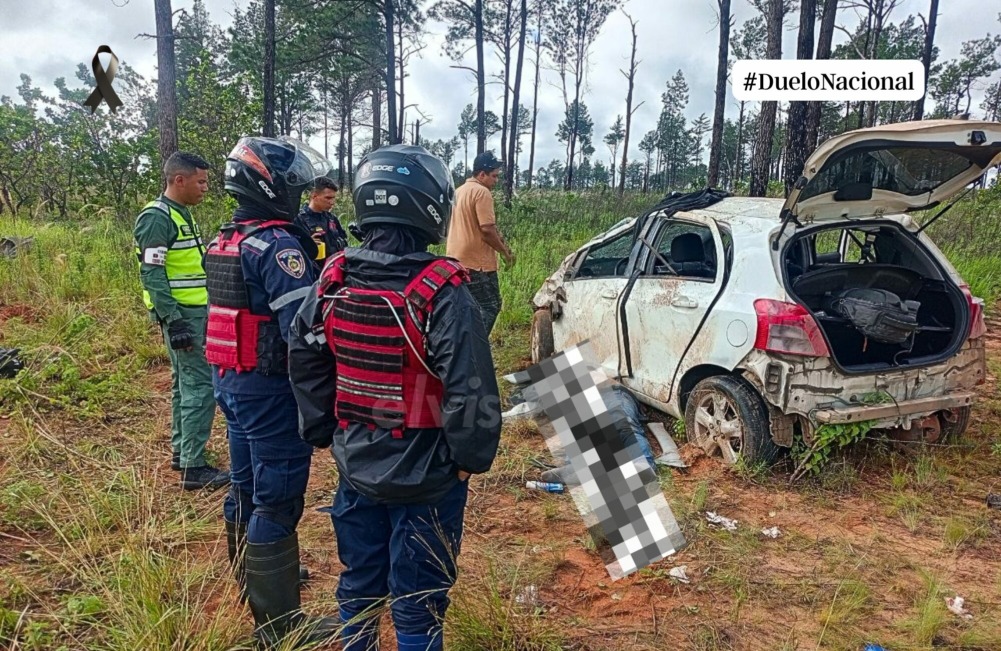Vuelco de Yaris en la carretera Bolívar - El Tigre dejó un hombre fallecido y tres lesionados